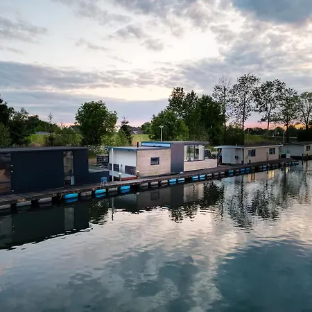 Botel The Creative Boat